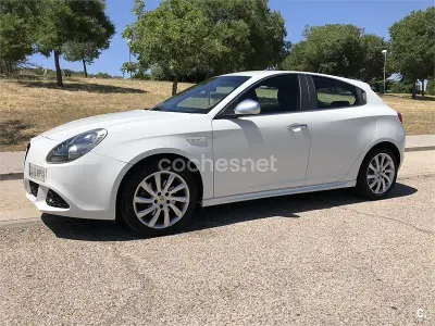 Usado Alfa Romeo Giulietta Distinctive 140 CV (102 kW) 2013 Blanco Utilitario