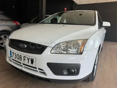 Usado Ford Focus Trend 100 CV (73 kW) 2007 Blanco Berlina