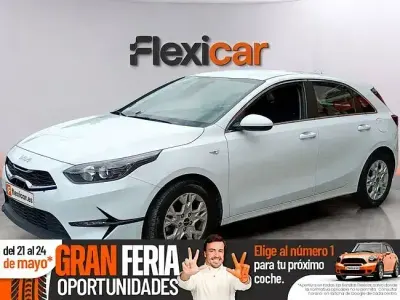 Usado Kia Ceed 136 CV (100 kW) 2023 Blanco Utilitario