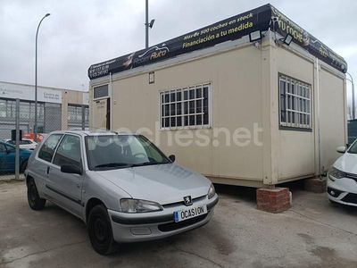 Gris / plata Usado 2002 Peugeot 106 Utilitario | 1799 €