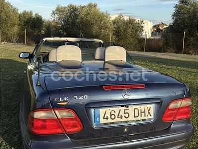 Usado Mercedes CLK320 Elegance 218 CV (160 kW) 2000 Azul Descapotable