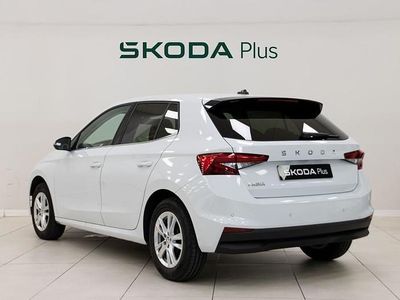 Usado Skoda Fabia Selection 95 CV (69 kW) 2023 Blanco