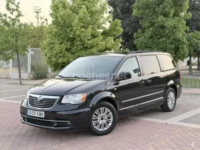 Usado Lancia Voyager Gold 163 CV (119 kW) 2013 Negro Monovolumen