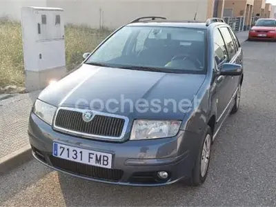 Usado Skoda Fabia Comfort 101 CV (74 kW) 2007 Gris / plata Familiar