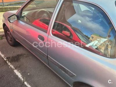 Gris / plata Usado 2000 Ford Fiesta Ambiente Berlina | 1000 €