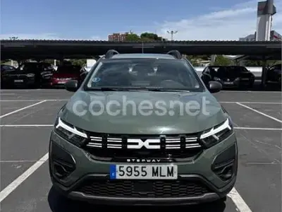 Usado Dacia Sandero Essentiel 101 CV (74 kW) 2023 Verde Berlina