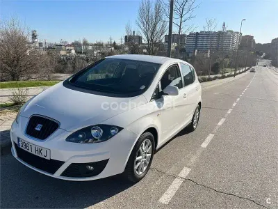 Usado Seat Altea Style 105 CV (77 kW) 2012 Blanco Monovolumen