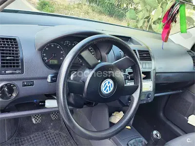Usado VW Polo Trendline 75 CV (55 kW) 2002 Azul Berlina