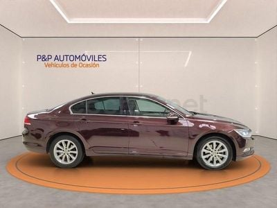 Usado VW Passat Advance 120 CV (88 kW) 2016 Granate Berlina
