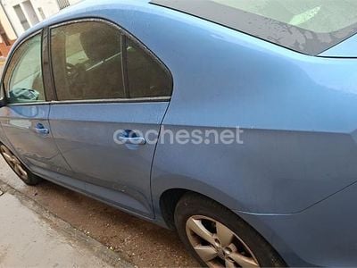 Azul Usado 2013 Skoda Rapid Active Berlina | 4500 €