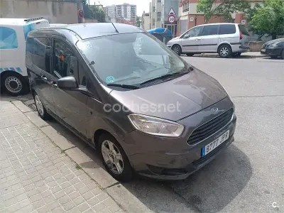 Usado Ford Tourneo Courier Titanium 100 CV (73 kW) 2016 Gris / plata Monovolumen