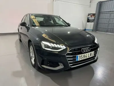 Usado Audi A4 Advanced Plus 163 CV (119 kW) 2022 Gris / plata Berlina