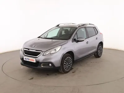 Usado Peugeot 2008 Active 100 CV (73 kW) 2015 Gris SUV