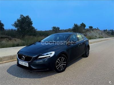 Usado Volvo V40 Momentum 120 CV (88 kW) 2018 Azul Familiar