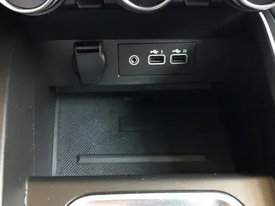 Usado Renault Clio V Techno 90 CV (66 kW) 2025 Rojo Berlina