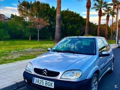 Usado Citroën Saxo 90 CV (66 kW) 2001 Gris / plata Utilitario