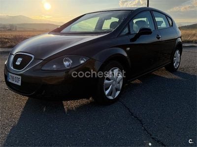 Usado Seat Leon Reference 105 CV (77 kW) 2006 Negro Utilitario