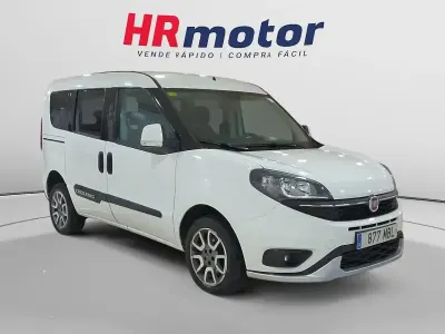 Usado Fiat Doblò Trekking 120 CV (88 kW) 2022 Blanco Monovolumen