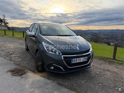 Gris / plata Usado 2017 Peugeot 208 Style Utilitario | 7999 € (Precio justo)