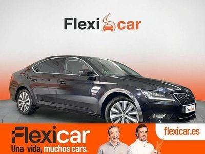 Usado Skoda Superb Style 150 CV (110 kW) 2018 Gris Berlina