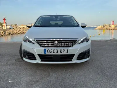 Usado Peugeot 308 130 CV (95 kW) 2018 Blanco Berlina