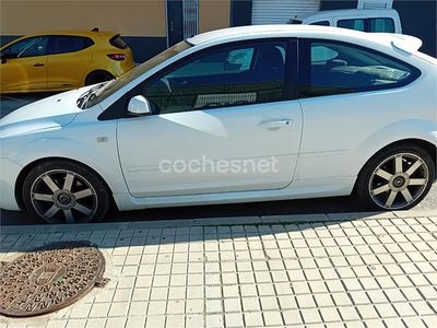 Usado Ford Focus Trend 115 CV (84 kW) 2006 Blanco Berlina