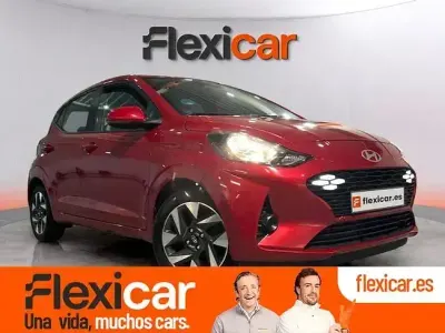 Usado Hyundai i10 67 CV (49 kW) 2023 Rojo Utilitario