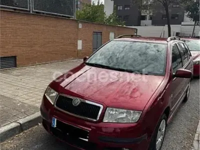 Usado Skoda Fabia Comfort 80 CV (58 kW) 2006 Granate Familiar