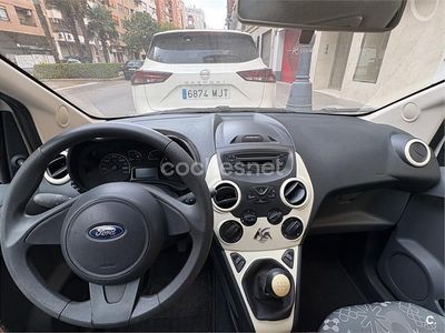 Usado Ford Ka Trend 69 CV (50 kW) 2016 Blanco Berlina