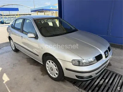 Usado Seat Toledo Stella 105 CV (77 kW) 2003 Gris / plata Berlina