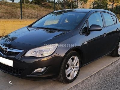 Używany Opel Astra Enjoy 110 KM (80 kW) 2012 Szary Sedan/Limuzyna