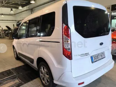 Usado Ford Tourneo Connect Titanium 95 CV (69 kW) 2013 Blanco Monovolumen
