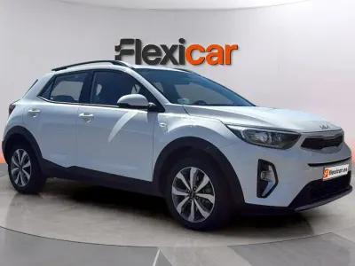 Usado Kia Stonic 84 CV (61 kW) 2023 Blanco SUV