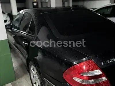 Usado Mercedes E320 Avantgarde 204 CV (150 kW) 2005 Negro Berlina