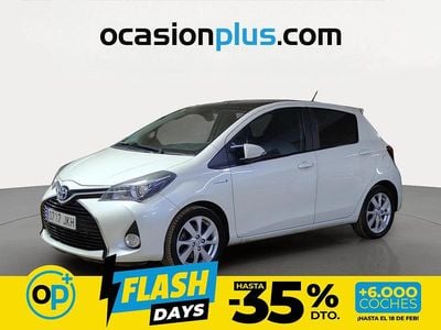 Usado Toyota Yaris Hybrid Advance 100 CV (73 kW) 2015 Blanco Utilitario