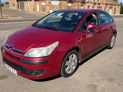 Usado Citroën C4 110 CV (80 kW) 2007 Rojo Berlina