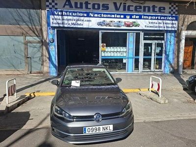 Usado VW Golf VII Advance 125 CV (91 kW) 2017 Gris / plata Berlina
