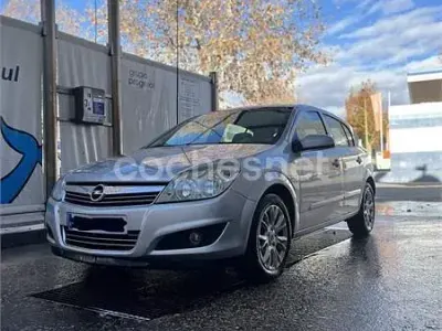 Usado Opel Astra Enjoy 110 CV (80 kW) 2010 Gris / plata Berlina