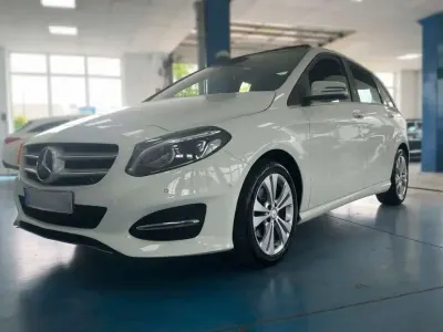 Usado Mercedes B180 122 CV (89 kW) 2015 Blanco Utilitario
