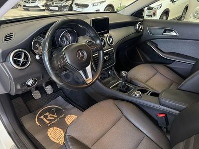 Używany Mercedes GLA200 Urban 136 KM (100 kW) 2014 Biały SUV