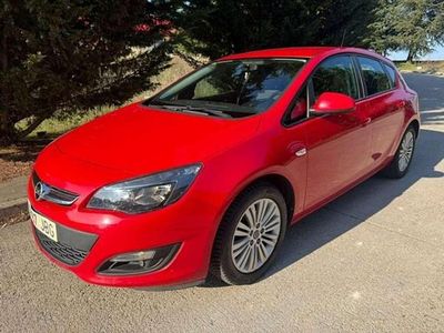 Używany Opel Astra Selective 110 KM (80 kW) 2014 Czerwony Hatchback