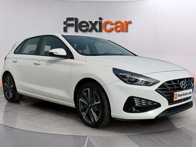 Usado Hyundai i30 110 CV (80 kW) 2021 Blanco Utilitario