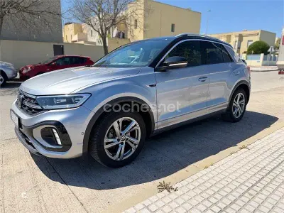 Usado VW T-Roc R-line 115 CV (84 kW) 2023 Gris / plata SUV