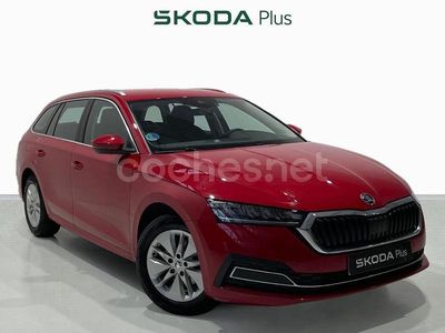Rojo Usado 2024 Skoda Octavia Ambition Familiar | 27.680 € (Precio justo)