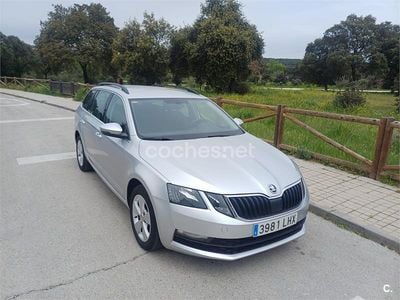 Usado Skoda Octavia 130 CV (95 kW) 2020 Gris / plata Familiar