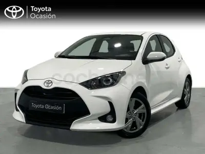 Usado Toyota Yaris Hybrid Active 116 CV (85 kW) 2024 Blanco Berlina
