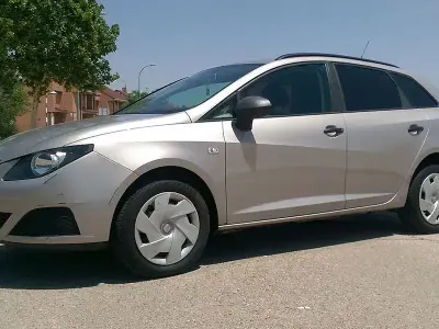 Usado Seat Ibiza ST Reference 90 CV (66 kW) 2012 Beige Familiar