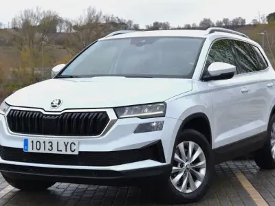 Usado Skoda Karoq Ambition 150 CV (110 kW) 2022 Azul SUV