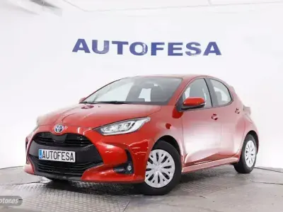 Usado Toyota Yaris Active 116 CV (85 kW) 2023 Rojo Utilitario