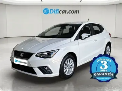 Usado Seat Ibiza Style Plus 110 CV (80 kW) 2022 Blanco Utilitario